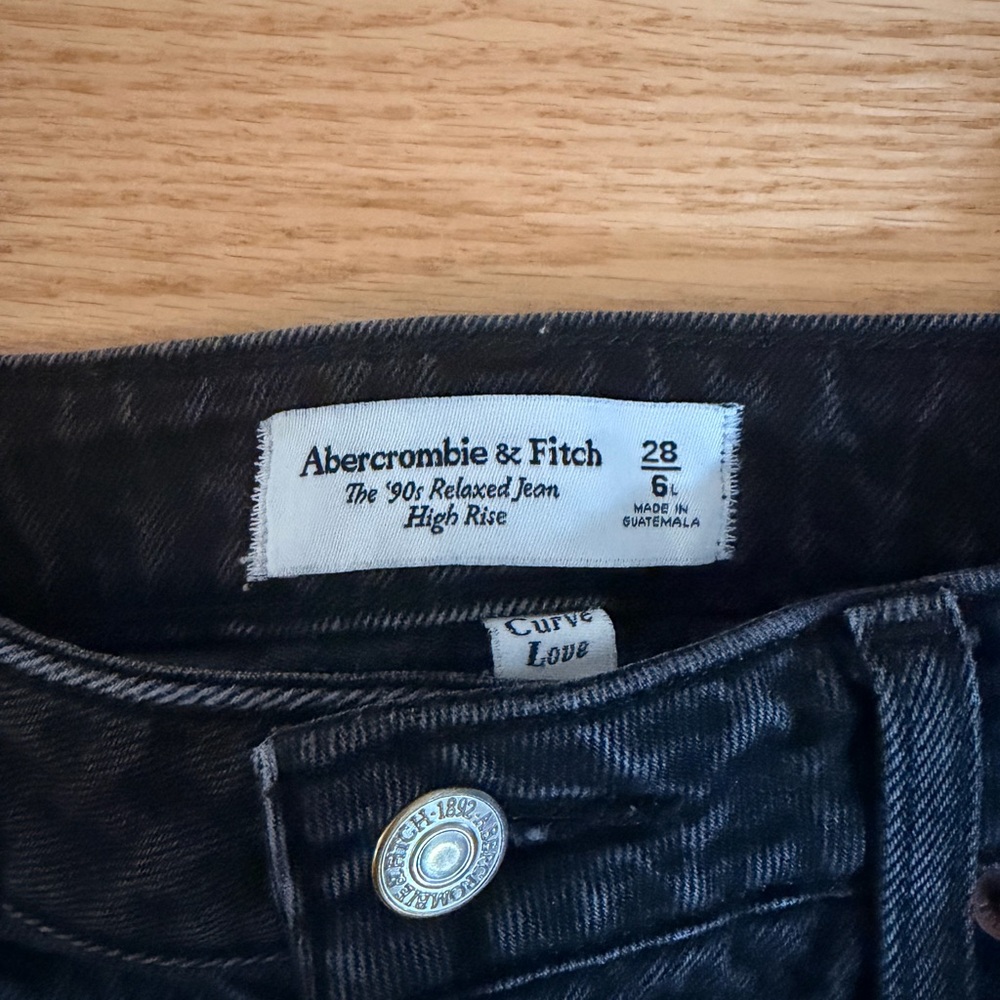 Abercrombie 90s Straight High Rise - Sz 28L curve love